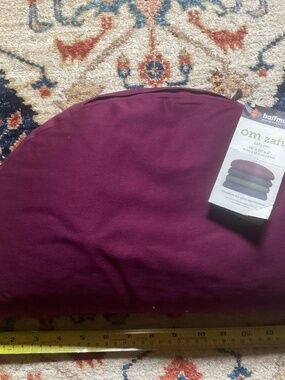Halfmoon yoga meditation pillow